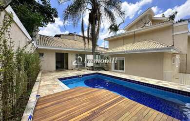 Imagem 2: Casa à venda na Região da Granja Viana, com 4 suítes, com 480 m², Condomínio Fecahado