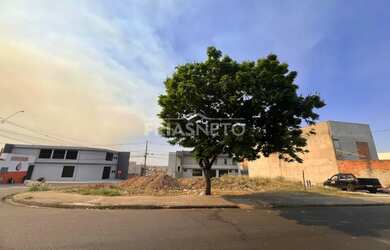 Imagem 2: Terreno de esquina à venda na avenida Corcovado, em Santa Terezinha