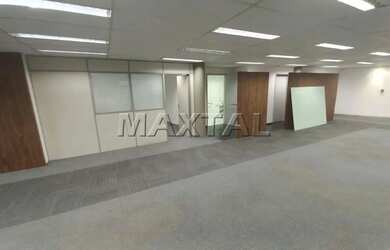 Imagem 6: Prédio comercial na região comercial da Avenida Braz Leme, com 2.300m² de área útil, 4 pis