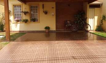 Imagem: Casa de condomínio térrea para venda possui