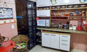 Imagem 3: Casa à Venda com 4 banheiros, 4 quartos, garagem com churrasqueira, vaga para 3 carros e t