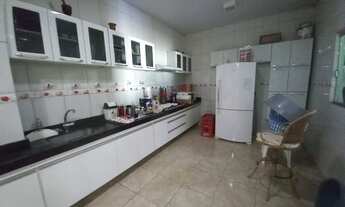 Imagem 5: Sobrado para venda possui 485 metros quadrados com 7 quartos