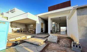 Imagem: Casa de condomínio térrea para venda possui