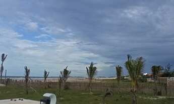 Imagem 2: Chale na praia peito de moça