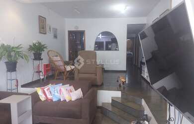 Imagem 4: Casa para venda possui 328 metros quadrados com 5 quartos em Bonsucesso - Rio de Janeiro