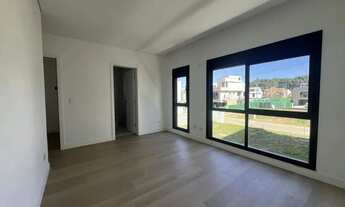 Imagem 9: Sobrado para Venda em Curitiba, Santa Cândida, 3 dormitórios, 3 suítes, 4 banheiros, 3 vag