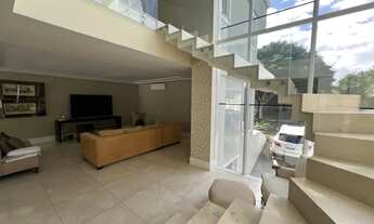 Imagem 4: Casa para aluguel e venda possui 1000 metros quadrados com 6 quartos.