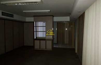 Imagem 7: Centro Galpão / depósito com 2 vagas na garagem