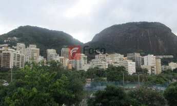 Imagem 3: LAGOA - ORIGINAL 3 QUARTOS TRANSFORMADO EM 2 COM SUÍTE - 2 VAGAS