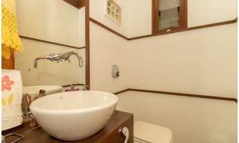 Imagem 4: Casa de condomínio para venda possui 378 metros quadrados com 3 quartos