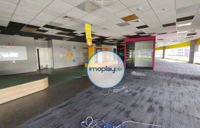 Imagem 3: Conjunto comercial com 526m² de área privativa, piso elevado, sacada, 06 banheiros sendo 0