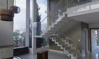 Imagem 3: Casa de condomínio térrea para aluguel possui 300 metros quadrados com 4 quartos