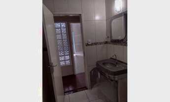 Imagem 5: Ampla casa estilo sobrado. Imóvel com três residências no terreno. A casa possui: sala 2 a