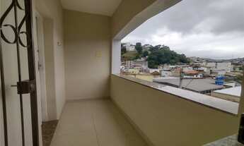 Imagem 2: Ampla casa estilo sobrado. Imóvel com três residências no terreno. A casa possui: sala 2 a