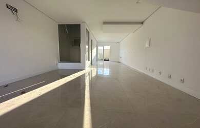 Imagem 3: Sobrado 3 dormitórios com 125 m² privativo, 2 vagas de carro, bairro Mont Serrat - Canoas