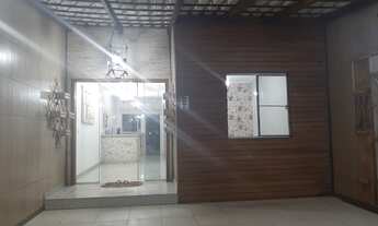 Imagem 1: Alugo casa geminada no Bairro Sta Regina em Itajaí, no início do Bairro, bem localizada