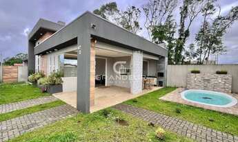 Imagem 2: Casa Nova com Piscina e Lareira no Balneário Eliana, Modernidade e Sofisticação Perto do M