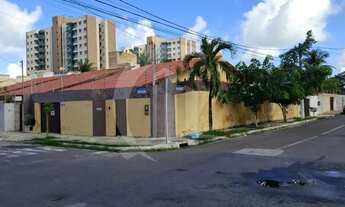 Imagem 2: Casa à Venda no Bairro Coroa do Meio Espaço, Conforto e Excelente Localização!