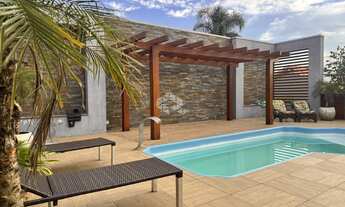 Imagem 7: Casa semimobiliada, Piscina aquecida, Deck, Pergolado com 5 Dormitórios, sendo 1 suíte e P