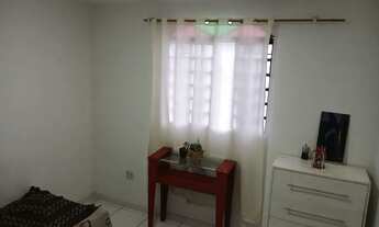 Imagem 2: Quarto mobiliado