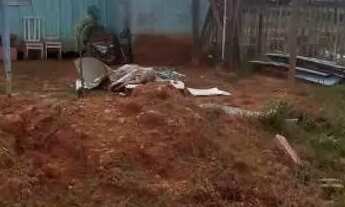 Imagem 3: Vendo terreno com casa 7x25 metros.pego entrada e assume parcela do terreno