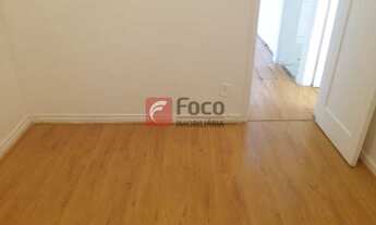 Imagem 7: BOTAFOGO. SALA 2 QUARTOS. VAZIO SILENCIOSO. EDIFÍCIO PEQUENO COM UM LANCE DE ESCADA