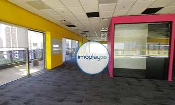 Imagem 7: Conjunto comercial com 526m² de área privativa, piso elevado, sacada, 06 banheiros sendo 0