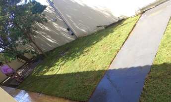 Imagem 2: Casa de esquina, localizaçao previlegiada, 4 dormitorios, 2 suites rica em armarios