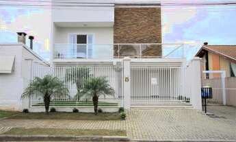 Imagem: Lindo sobrado no Uberaba, próximo ao Clube