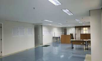 Imagem 3: Ampla sala comercial com localização estratégica em prédio com infraestrutura e 4 vagas