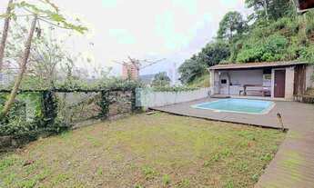 Imagem 7: Casa térrea com piscina e área de festas no bairro Ponta Águda!