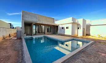 Imagem 2: Casa de condomínio térrea para venda possui 340 metros quadrados com 3 quartos