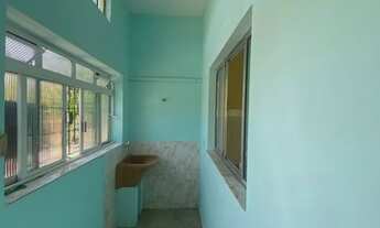 Imagem 2: Casa com 01 dormitório, cozinha americana, banheiro e área de serviço - sem vaga de garage