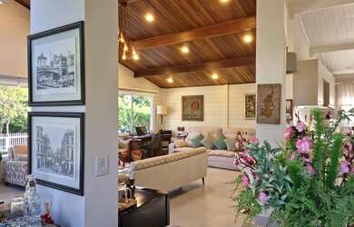 Imagem 4: Casa térrea com charmoso pergolado em localização privilegiada