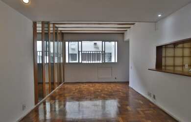 Imagem 2: Excelente prédio no posto 5, COM 2 VAGAS de garagem!