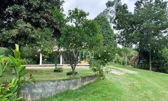 Imagem 4: Paraíso Particular em Jaciguá: Chácara com Área de Lazer Completa e Lagoa