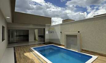 Imagem 2: Casa Alto Padrão Sozinha no lote com Piscina na Região Noroeste de Goiânia