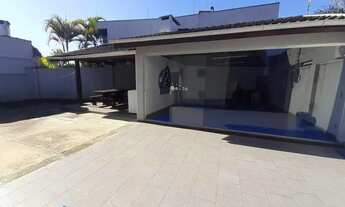 Imagem 4: Linda casa com 393 m2 úteis, 5 dormitórios, sendo 2 suítes, no Jardim Social/Curitiba