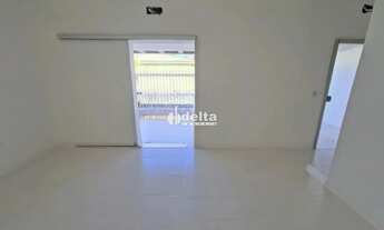 Imagem 2: Casa comercial disponível para locação no bairro Tabajaras em Uberlândia-MG