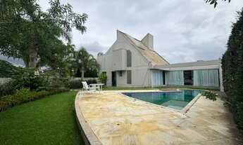 Imagem: Casa de alto padrão com quatro dormitórios