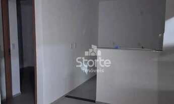 Imagem 2: Apartamento térreo com varanda estendida com 2 dormitórios à venda, 47m² por R$ 180.000