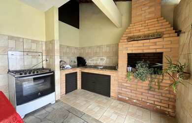 Imagem 3: Casa ampla com área de festas e piscina no bairro Belchior próxima à BR-470 / Segalas