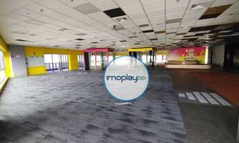 Imagem 2: Conjunto comercial com 526m² de área privativa, piso elevado, sacada, 06 banheiros sendo 0