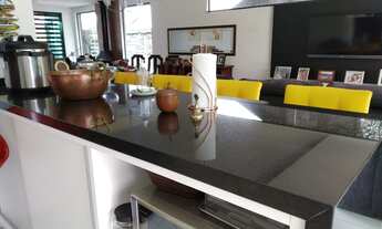 Imagem 7: Casa a venda em Pedra Branca com 200 metros e 3 quartos com muita luz natural e paisagismo