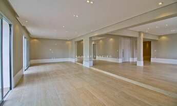 Imagem 6: Apartamento em andar alto, muito elegante. Recém reformado com materiais de 1ª linha. 3 su