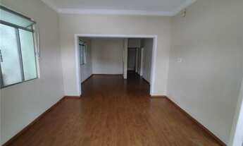 Imagem 3: Ampla casa estilo sobrado. Imóvel com três residências no terreno. A casa possui: sala 2 a