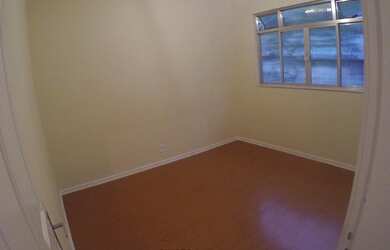 Imagem 4: Casa para venda possui 124 metros quadrados com 4 quartos em Centro - Petrópolis - RJ