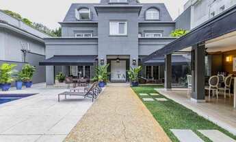 Imagem 2: Casa maravilhosa e imponente na Cidade Jardim, em frente à praça, com quatro suítes, pisci