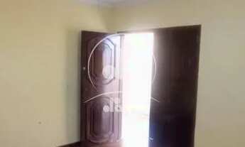 Imagem 6: Casa antiga assobradada com quatro dormitórios, sendo uma suíte, cozinha independente, sal