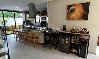 Imagem: Casa Moderna espaçosa com Jacuzzi e Decoração